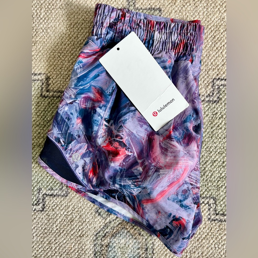 Lululemon 2.5” High Rise Hotty Hot Short